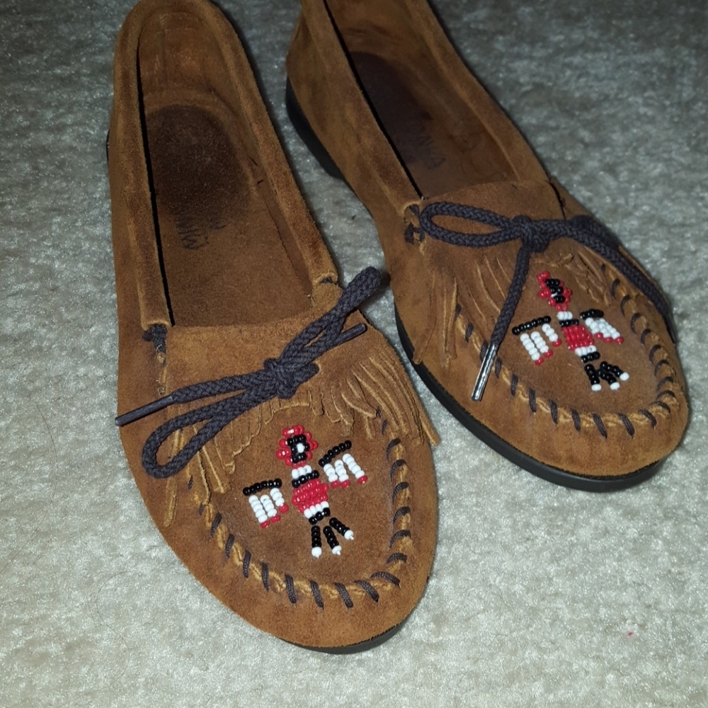Minnetonka beaded Thunderbird Moccasin shoes